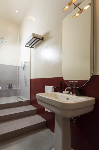 Bathroom 5, Palazzo Colombo, Lecce