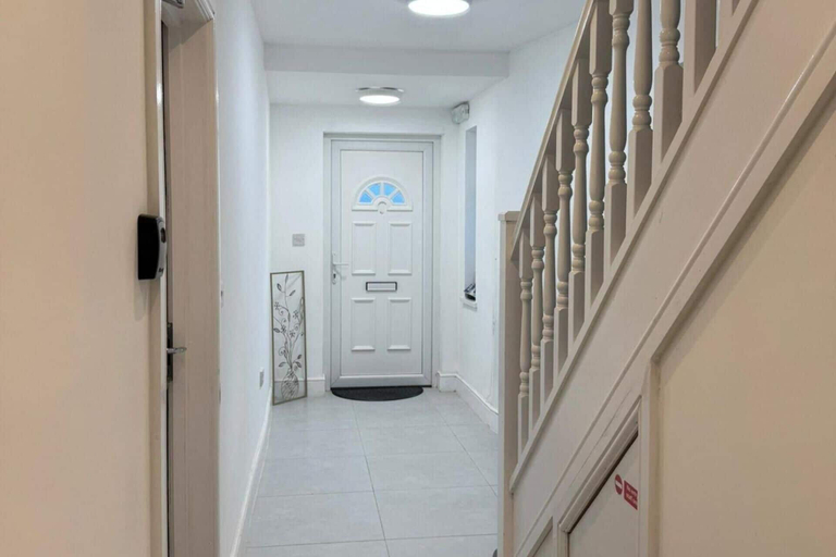 Interior, Near Heathrow - Studio - Wifi - Parking - Sleeps 2, London