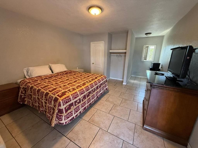 Bedroom 3, Great Value Inn, Yolo