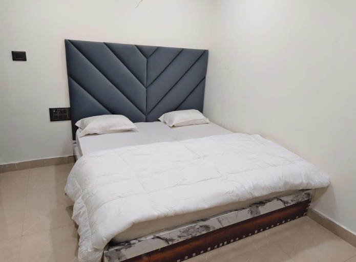 Room 4, Hotel CS Inn & Restaurant, Agra