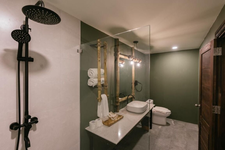 Bathroom 5, Nam Pien Yorla Pa, Vientiane