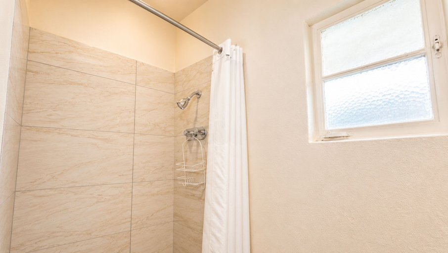 Bathroom 3, Copper Mountain Motel, Pinal