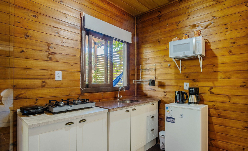Private kitchen, Charming and Well-equipped Chalet Rel0002, Imbituba