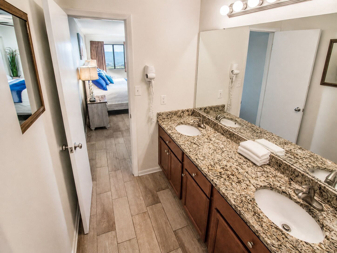Bathroom 4, Shoreline Towers, Baldwin