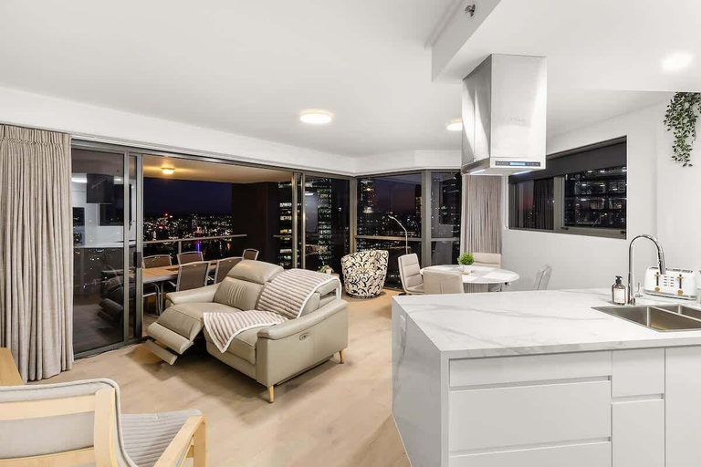 Interior 3, Amazing! 2bed/2bath/1car/balcony/views ~ CBD, Brisbane
