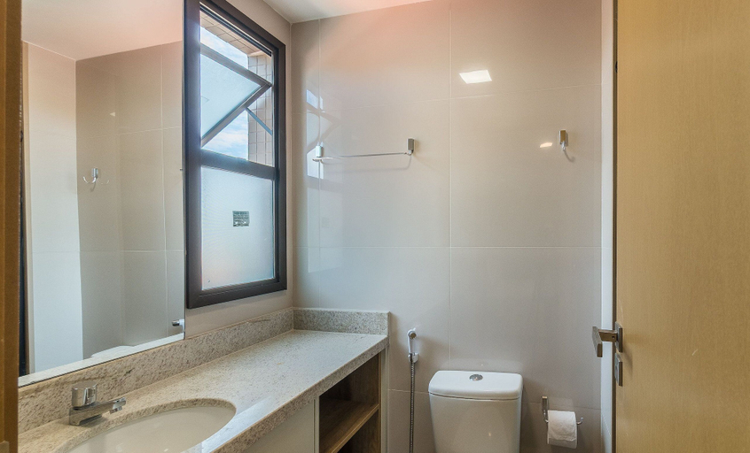 Bathroom, Apt w/ Balcony 290 m From the Beach Hoa0308, Salvador