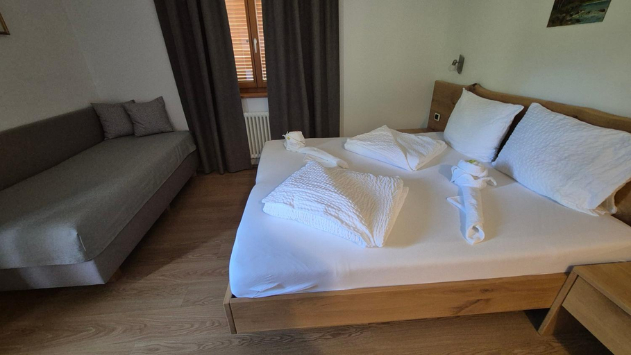 Bedroom 2, Landgasthof Sonnegghof, Bolzano