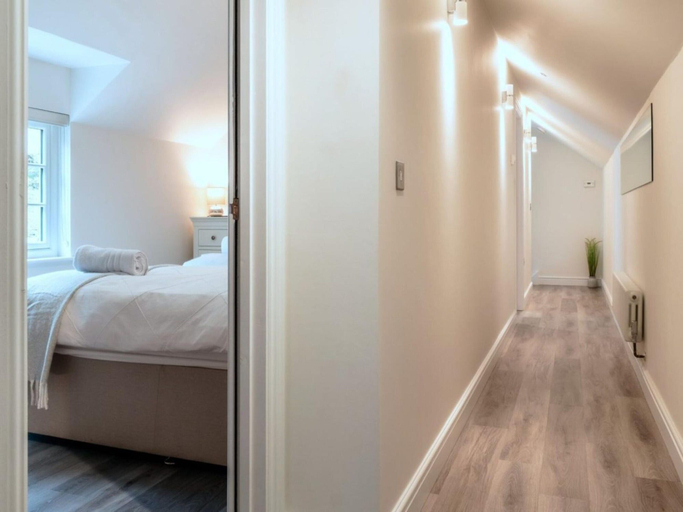 Room 5, Contemporary Cornwall Retreat for Groups, Gloucestershire