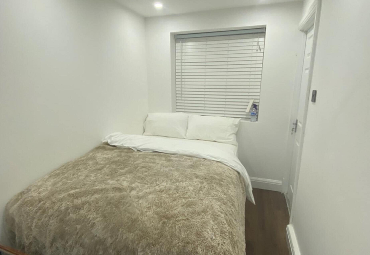Room, Studio, Sleeps 2 Near Northern Line Edgware St, London
