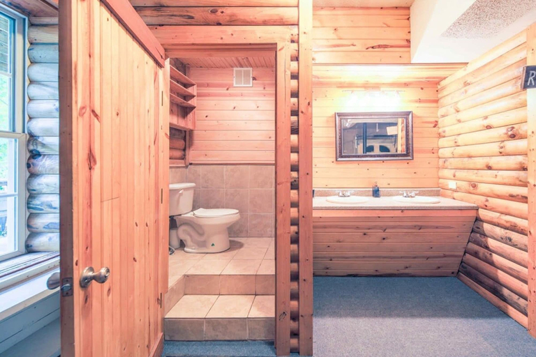 Room 2, 2 Cabins on Private Pond Sleeps 30 Sauna Hot Tub, Madison