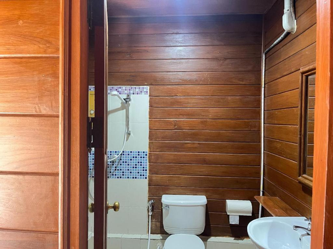 Bathroom 4, River Bank Resort, Mae Sariang