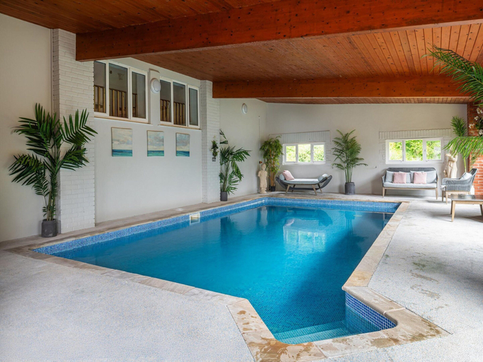 Pool 5, Retreat With Valley-view Deck, Devon
