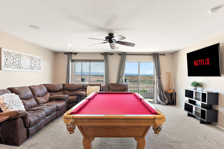 Room 2, Sleeps 14 Pool Spa Fire Pit Billiards EV Plug, Maricopa