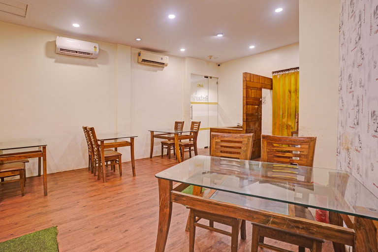Restaurant 3, Fabhotel Address Inn, Mumbai Suburban