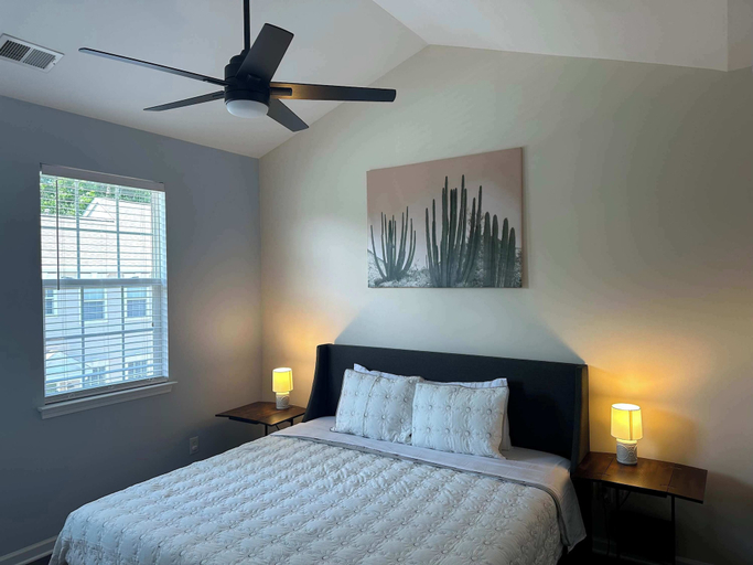 Interior 4, 21-322 Pine Street - Cozy Corner Oasis, Mecklenburg