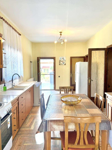 Room 4, Saltos Village Apartment - Serene Poolside Escape, Central Macedonia