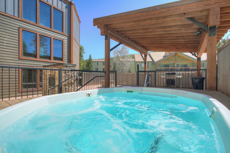 Sport & Beauty, Atrium 207 Downtown Condos with on-site Hot Tub, Summit