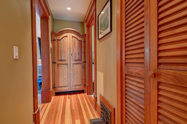 Interior 5, Historic Craftsman - Pet Friendly - Sleeps 6, Los Angeles