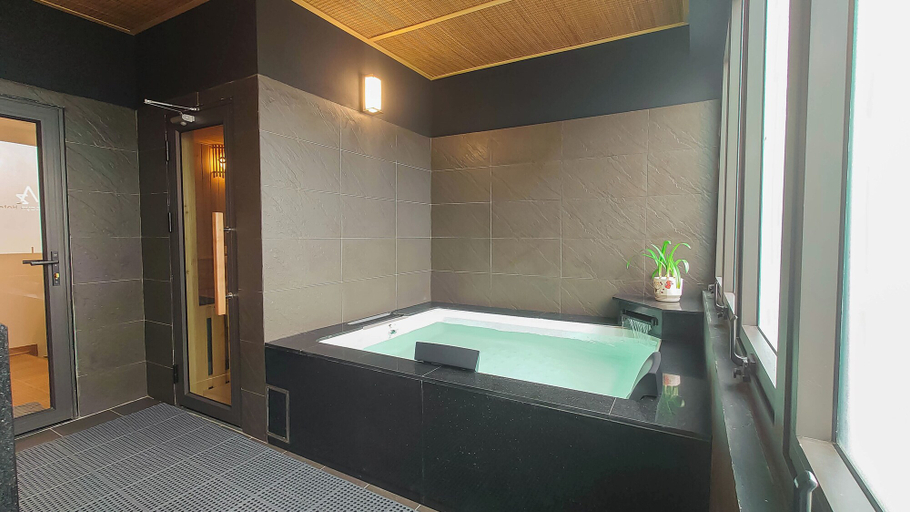 Bathroom 5, Azumaya Hotel Dao Tan, Ba Đình