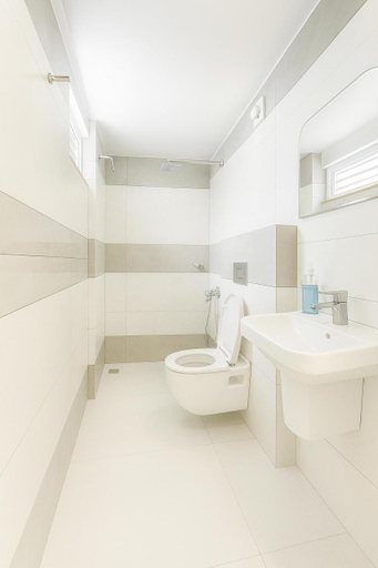 Bathroom 2, Grandstaykannur, Kannur