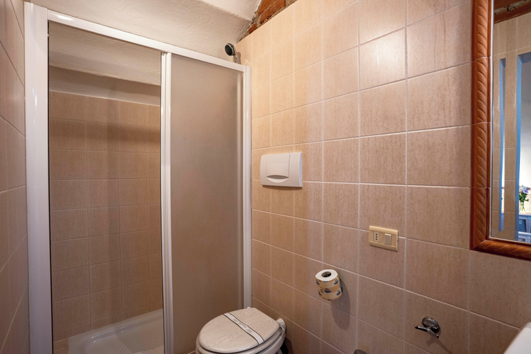 Bathroom 5, Pian di Barca, Grosseto