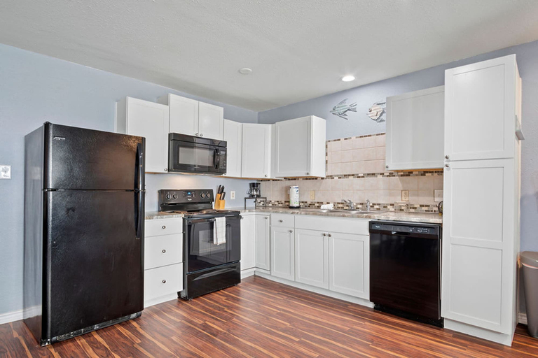 Room 2, Seabatical- Hot Tub Community Pool Pet Friendly, Nueces