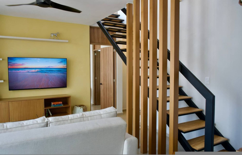 Room 3, Modern Condo in Flamingos - Pool Gym Concierge, Compostela