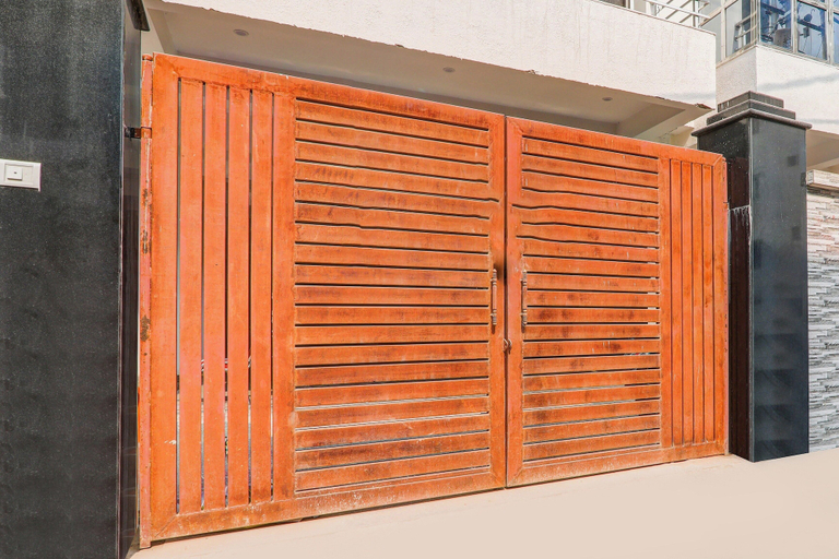 Exterior detail 2, Super OYO Collection O Chitaipur IIT BHU, Varanasi