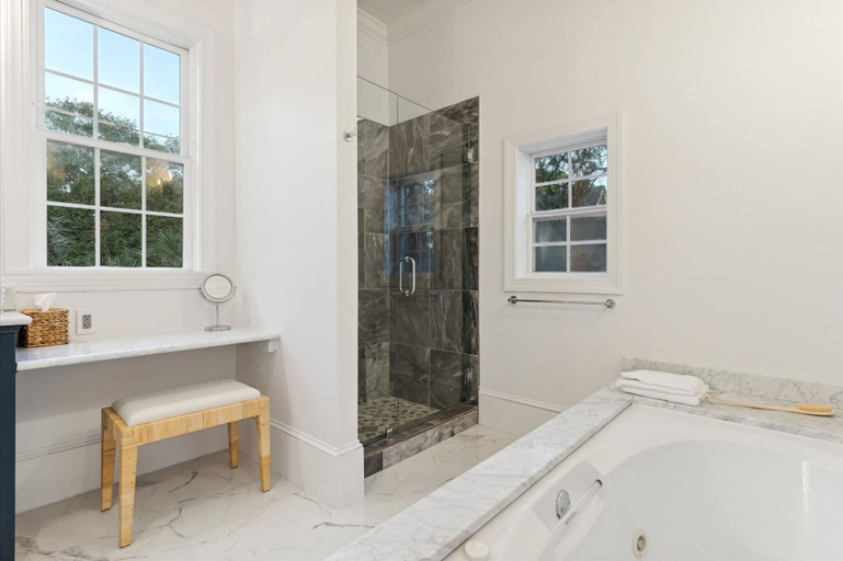 Room 5, Burkes Beach Reserve Golf Sim Pickleball Sleeps 24, Beaufort