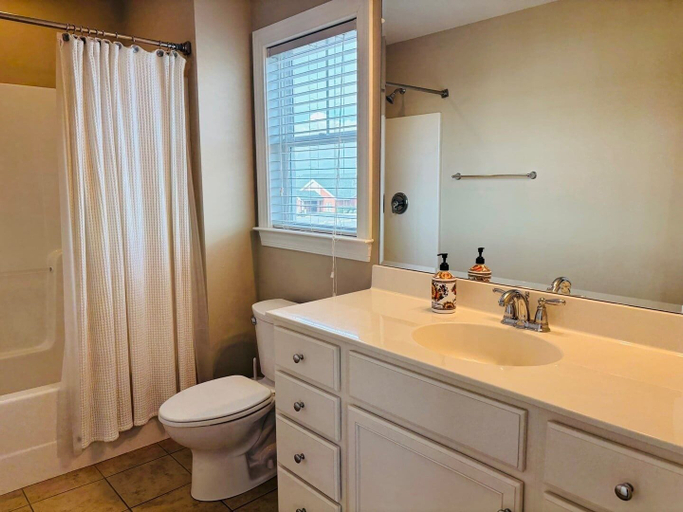 Bathroom 4, 1 Fine Day 4 Bedroom Home by RedAwning, Brunswick