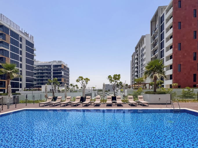 Pool 2, PVH - Azizi Riviera 37 Vibrant Studio, Dubai