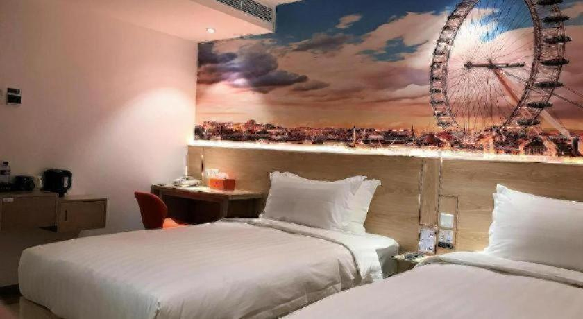 Bedroom 3, London Hotel, Macao