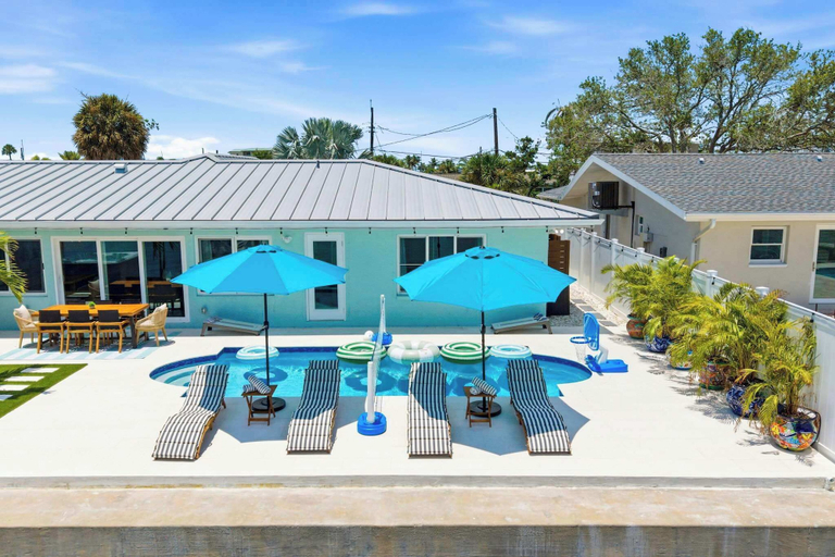 Room 2, Private Dock Pool Hot Tub Puttputt Games, Pinellas