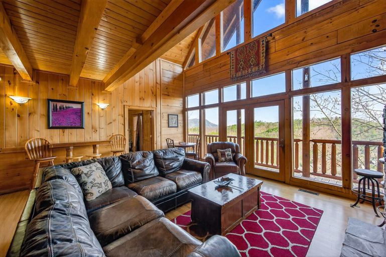 Room 3, Black Bear Escape Mtn Views Hot Tub Game Room, Sevier