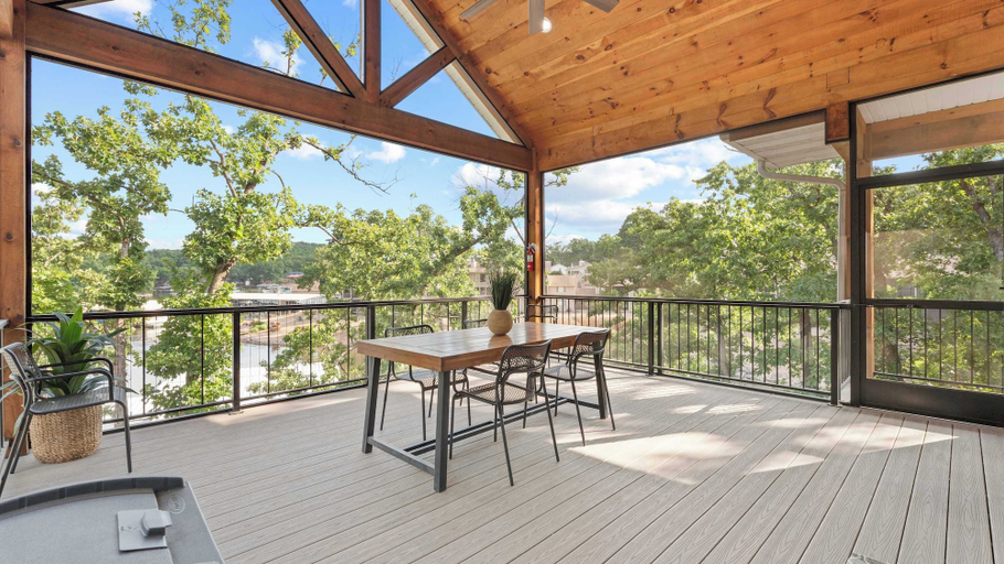 Outdoor dining 5, The Blue Sapphire - Dock, Hot Tub & Fire Pit, Camden