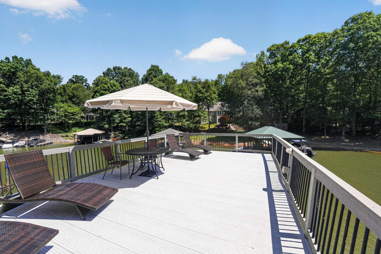 Room 3, Spacious 4 BR Retreat Near Lake Norman With Deck, Lincoln