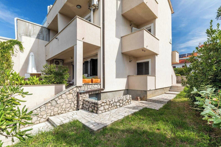 Building design 4, Apartments Molly, Punat