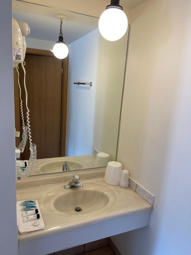 Bathroom 2, D-Lux budget Inn, Cook