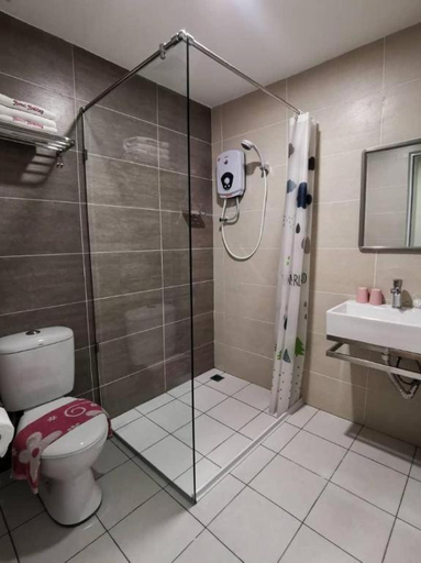 Bathroom 3, Hotel Holiday Kota Kinabalu, Kota Kinabalu