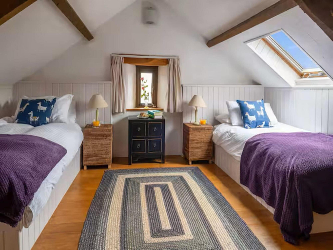 Room 2, Retreat With Valley-view Deck, Devon