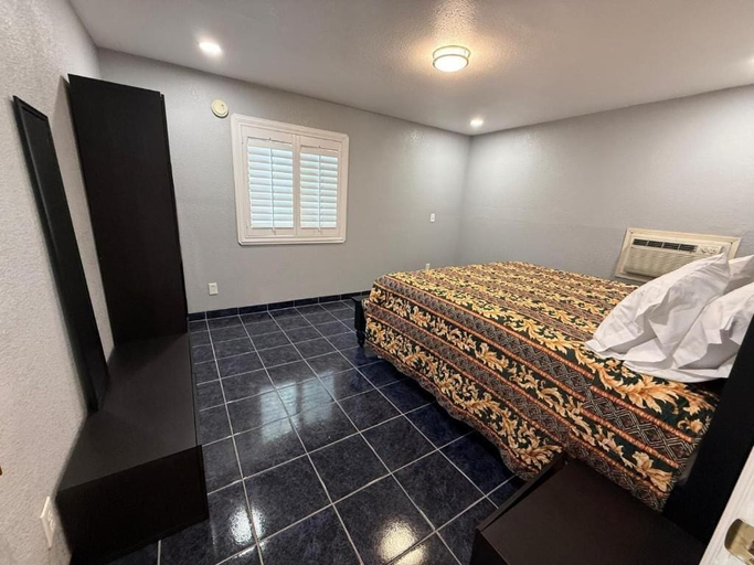 Bedroom 4, Great Value Inn, Yolo