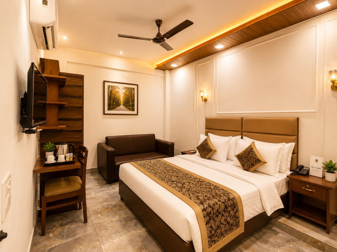 Room 3, Hotel Kasa Stays Near DTU Rohini, Delhi
