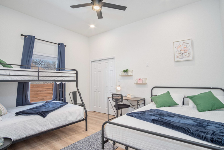 Bedroom 2, Feel, Chill and Enjoy 4br/3ba Near Fun Riverwalk!, Bexar
