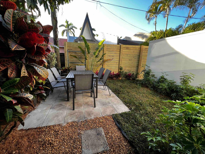 3, Charming 2 Bedroom Apartment in Victoria Park, Broward