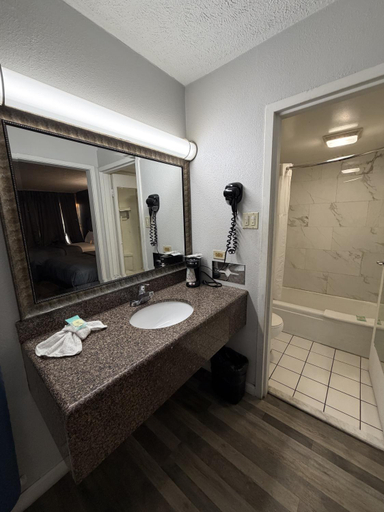 Bathroom 5, Wilkes Barre Inn & Suites conference center, Luzerne