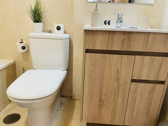 Bathroom 4, Resort de Nerja, Málaga