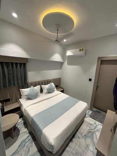 Room 4, Hotel Prime Gold, Ahmadabad