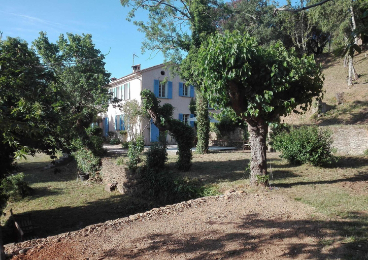 Exterior 2, Large Holiday Home With a Swimming Pool in Le Var, Var