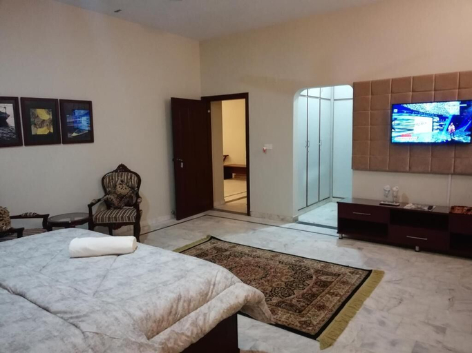 Bedroom 2, Hotel Island Clifton, Karachi