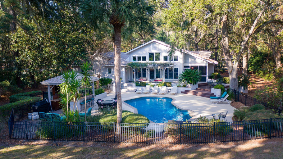 Room 5, Vacation Paradise - Private Pool Fire Pit BBQ, Beaufort